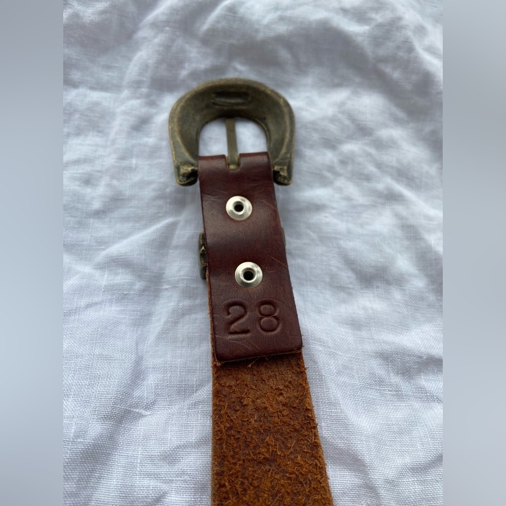 Womenās VINTAGEā BOHO brown leather belt with brass buckle size 28 - Picture 15 of 16